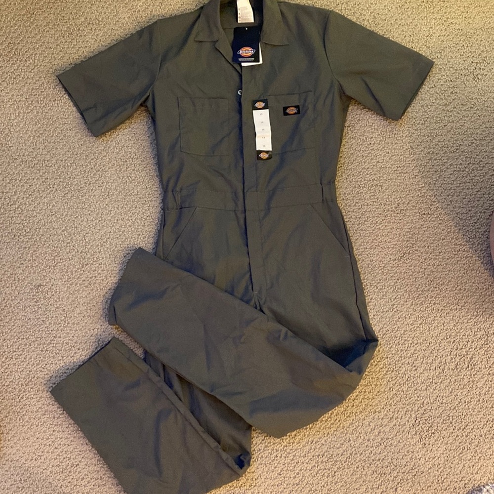 NWT Dickies short sleeve gray coverall, Small/Reg